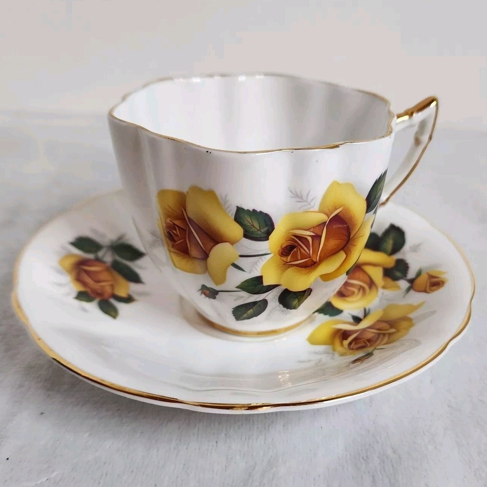 Royal‎ Windsor Fine Bone China Tea Cup & Saucer Yellow Rose Gold Trim Vintage